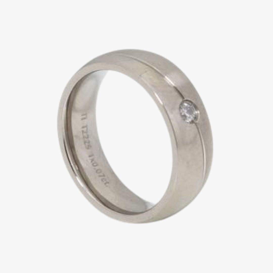 T2229W - Titaniumsring med diamanter