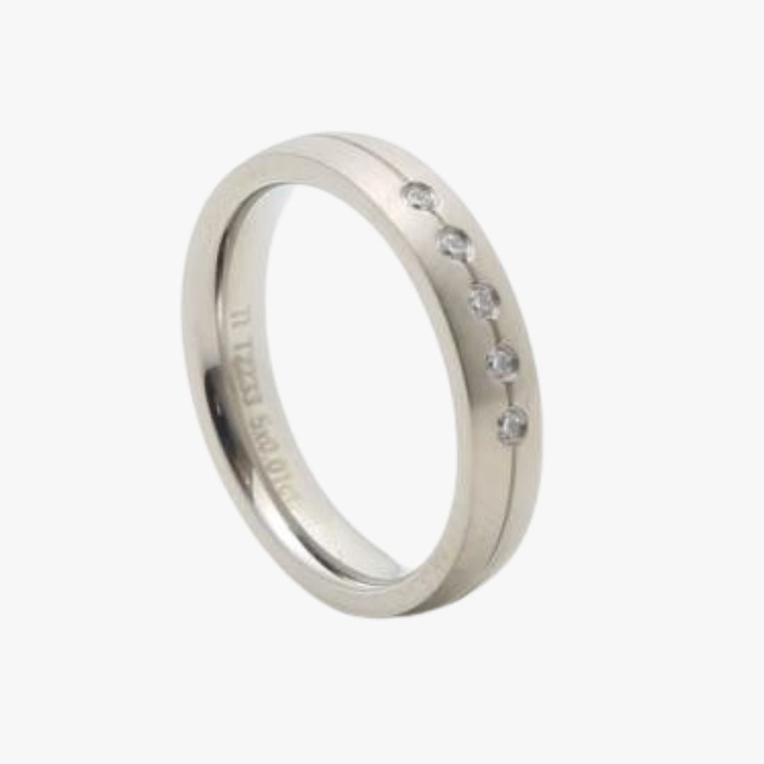 T2233W - Titaniumsring med diamanter